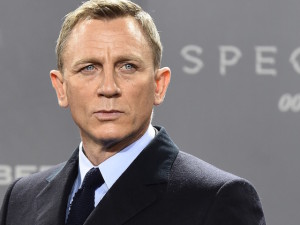 British actor Daniel Craig poses for photographers at a photocall for the new James Bond film 'Spectre' on October 28, 2015 in Berlin. AFP PHOTO / TOBIAS SCHWARZ (Photo credit should read TOBIAS SCHWARZ/AFP/Getty Images)