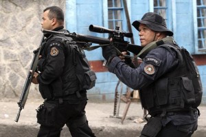 Policemen patrol the Rocinha slum during the "Shock of Peace" operation to install Peacekeeping Unit (UPP) in Rio de Janeiro November 13, 2011. The introduction of the peacekeeping program in the region is part of the effort crack down on crime and ensure the security as the city prepares to host 2014 World Cup soccer matches and the 2016 Olympic Games.    REUTERS/Sergio Moraes (BRAZIL - Tags: CRIME LAW CIVIL UNREST)