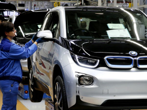 A worker makes final checks at the serial production BMW i3 electric car in the BMW factory in Leipzig September 18, 2013. REUTERS/Fabrizio Bensch (GERMANY) - RTX13PUP