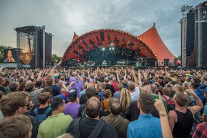 1200px-Roskilde_Festival_-_Orange_Stage_-_Bruce_Springsteen